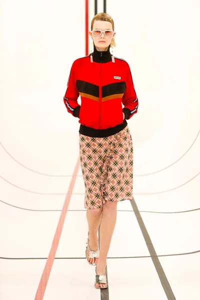Look 15